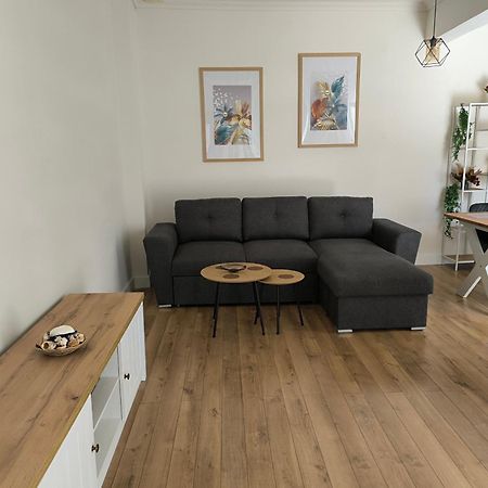 Port View, Veranda, 80 Sqm, Spacious Place For 6 Tesalonika Bagian luar foto